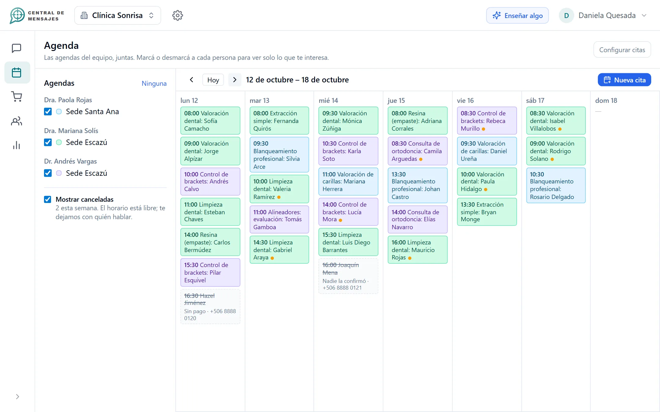 Calendario de citas y conversación donde el asistente reserva un horario