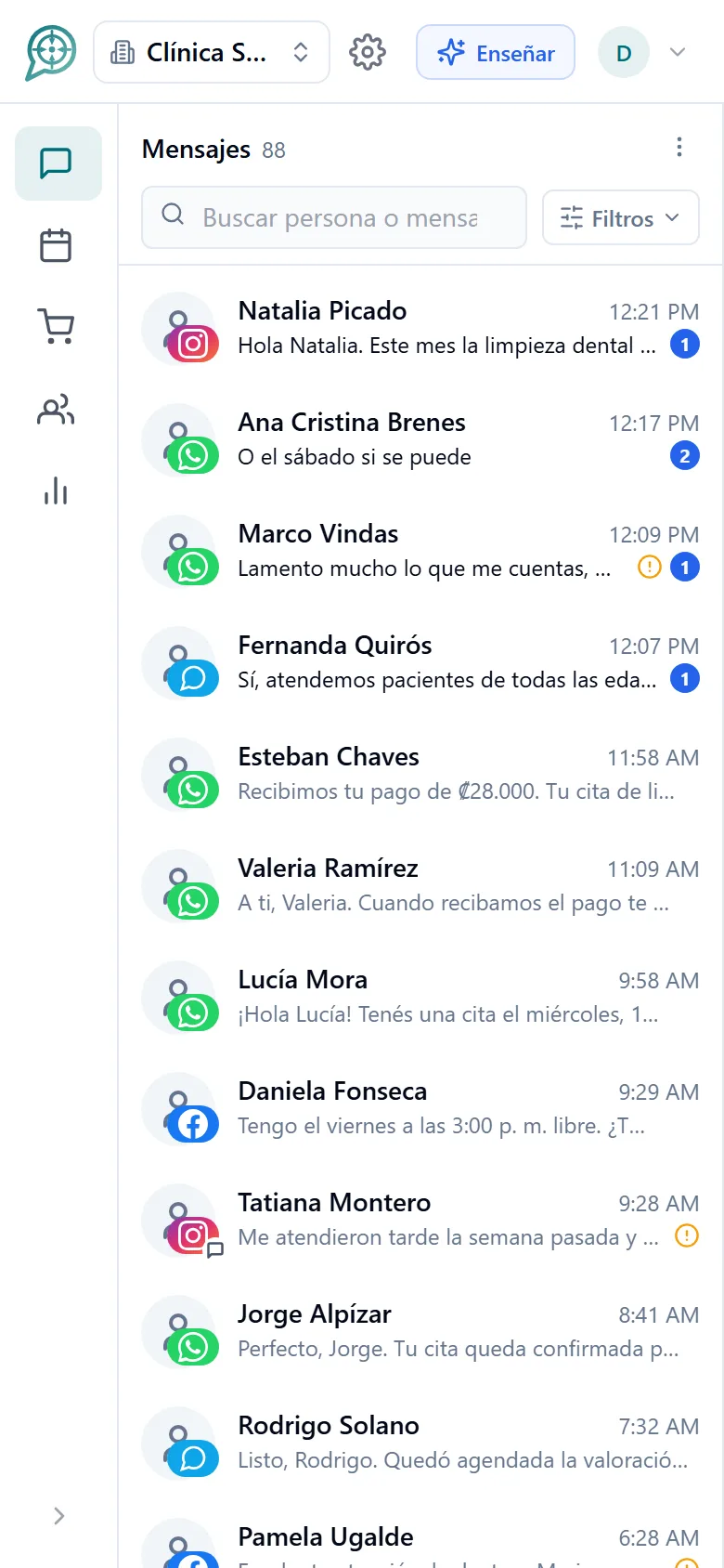 Bandeja unificada de Central de Mensajes con conversaciones de WhatsApp, Instagram y Facebook (móvil)